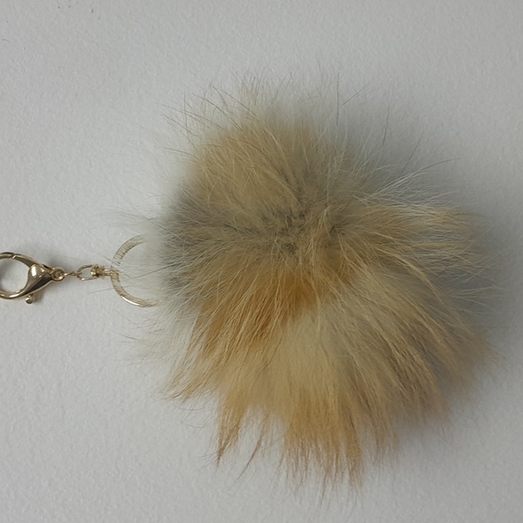 Handmande Fur pompom Key Holder - Picture 2 of 4
